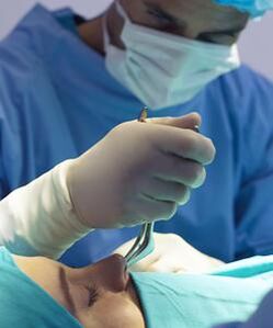 Führen Sie eine plastische Chirurgie bei geschlossener Nase durch