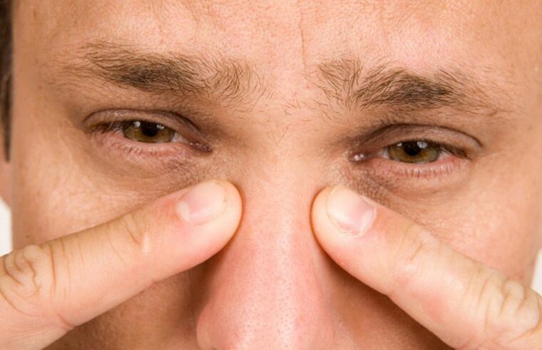 Anhaltende Schmerzen in der Nase sind eine schwerwiegende Komplikation der Nasenkorrektur